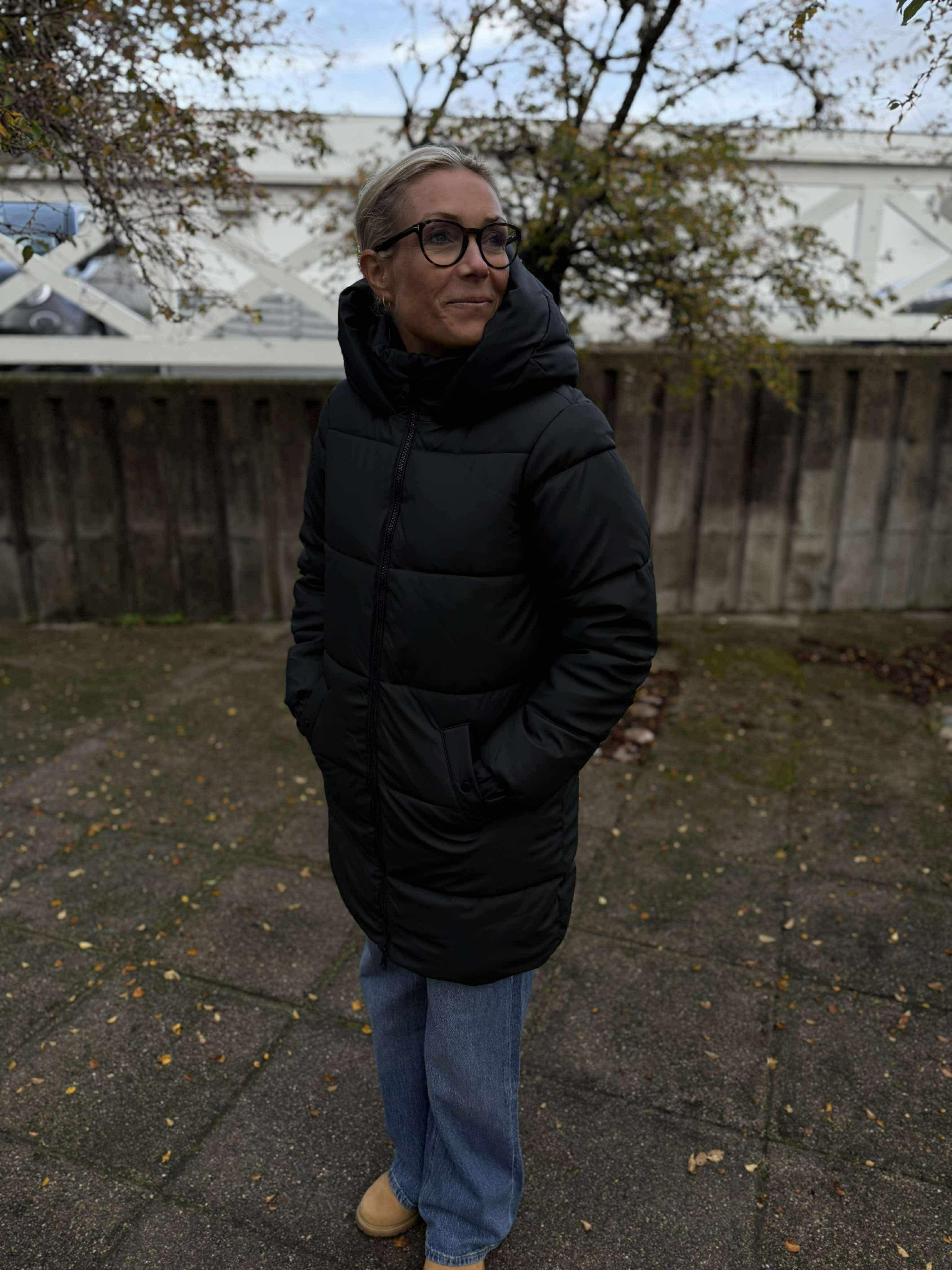 VMGRETAFIE Coat - Black